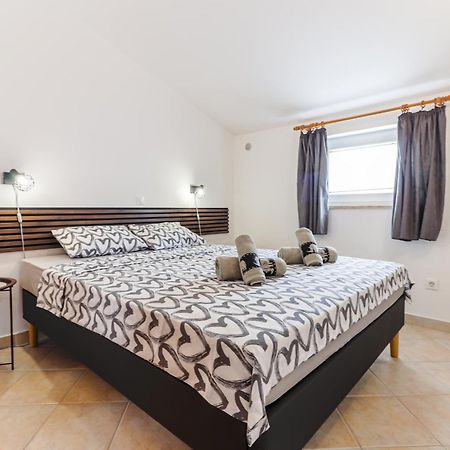 Sunshine Apartments Funtana With Balcony And Sea View Exterior foto