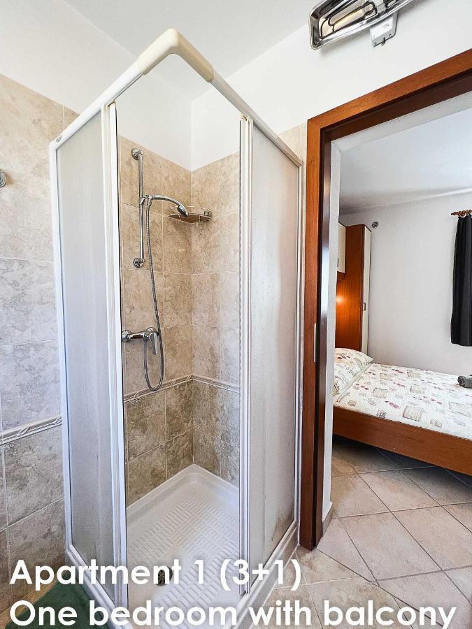 Sunshine Apartments Funtana With Balcony And Sea View Exterior foto
