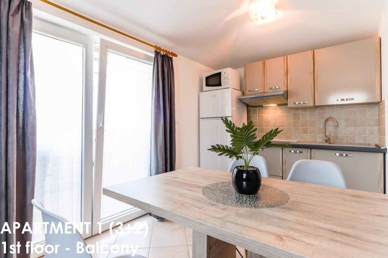 Sunshine Apartments Funtana With Balcony And Sea View Exterior foto