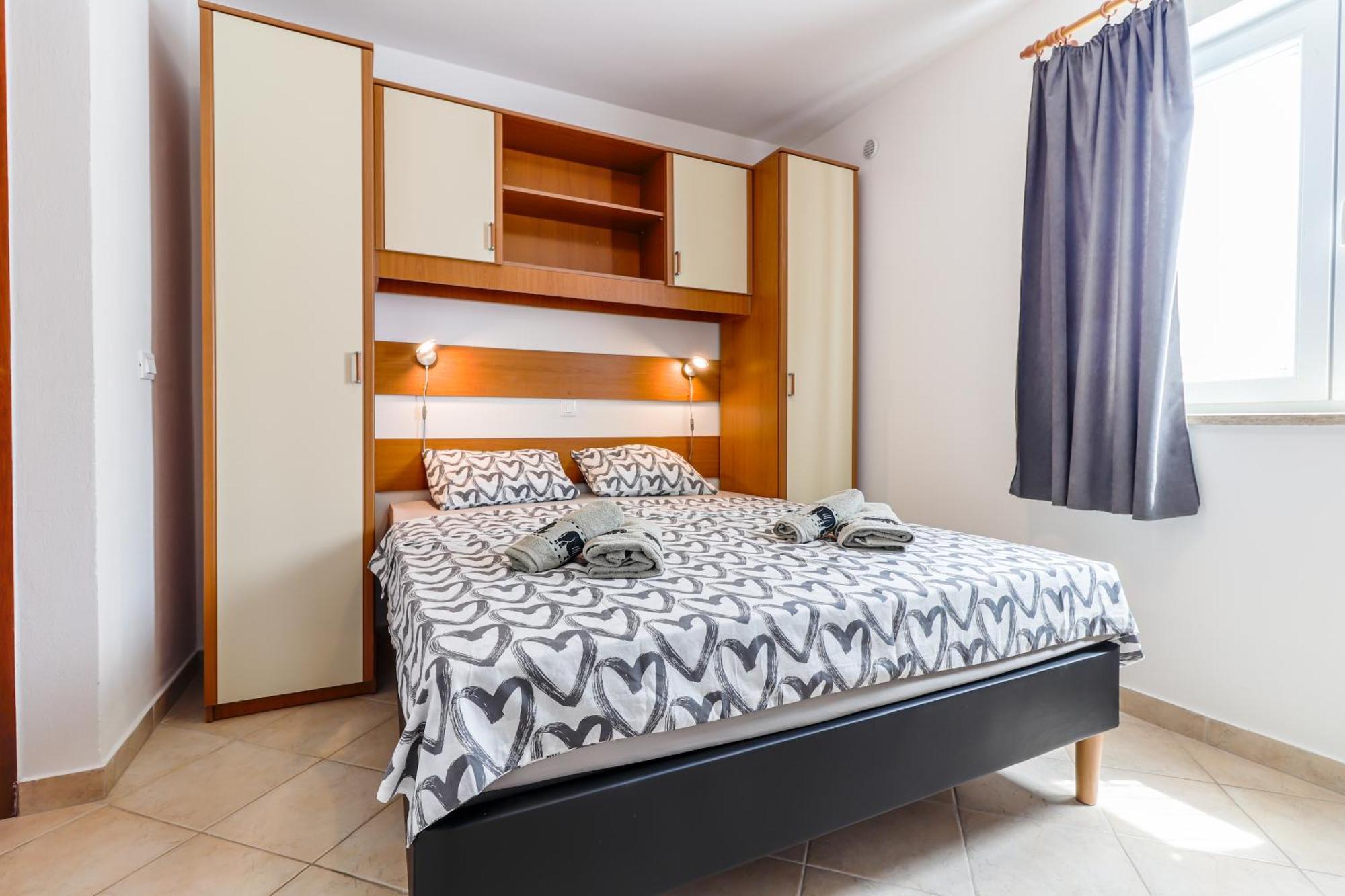 Sunshine Apartments Funtana With Balcony And Sea View Exterior foto