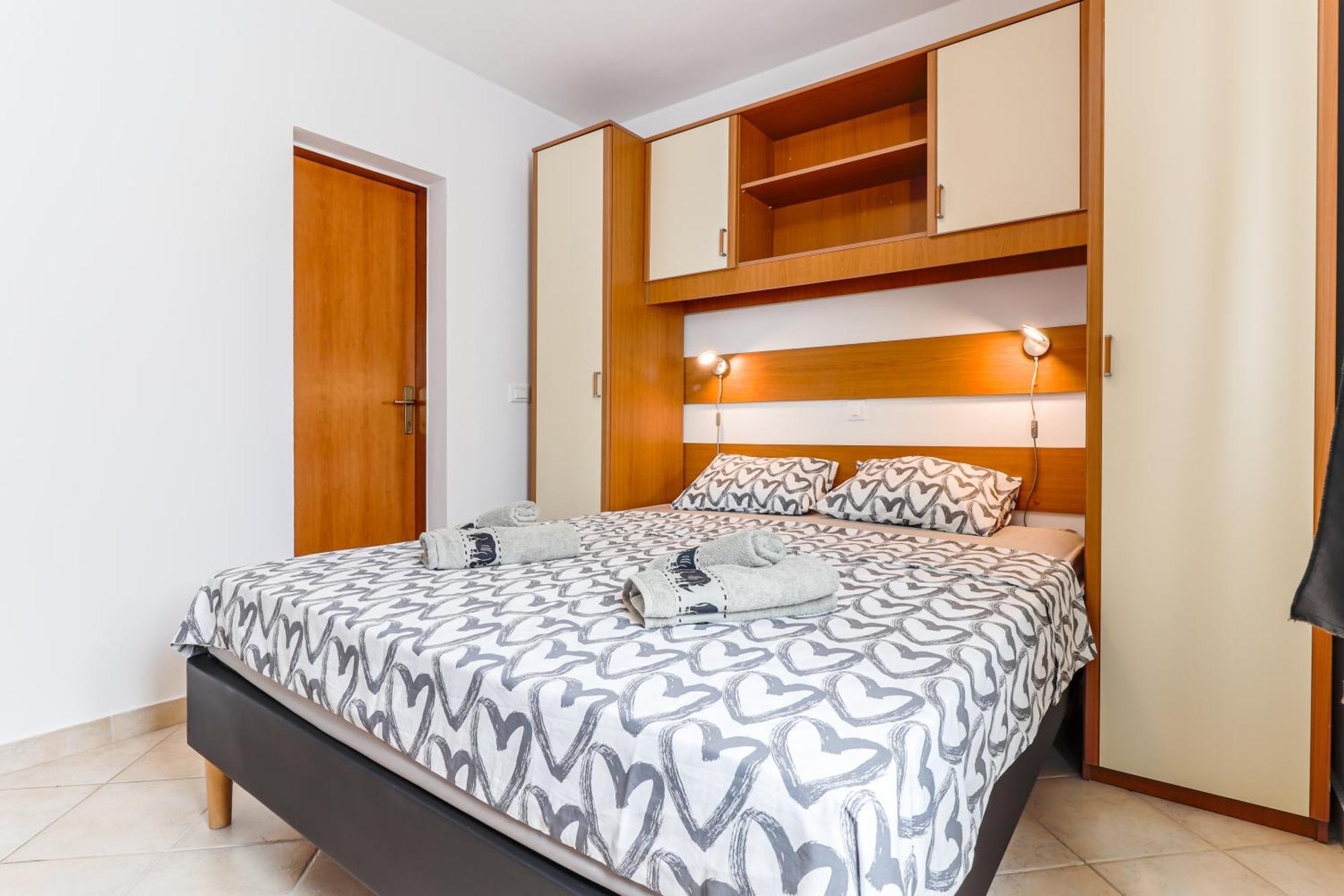 Sunshine Apartments Funtana With Balcony And Sea View Exterior foto